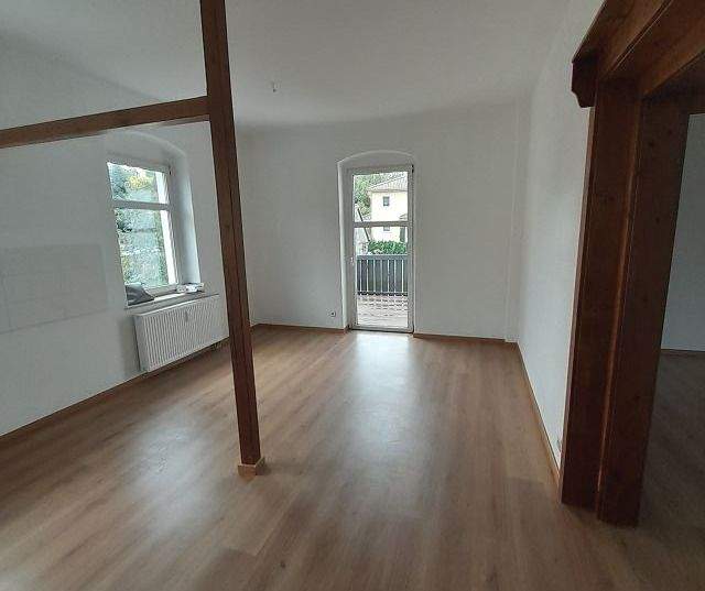 Große modernisierte 4 - Zimmer Wohnung mit Balkon im Grünen und stadtnah 4 zimmer