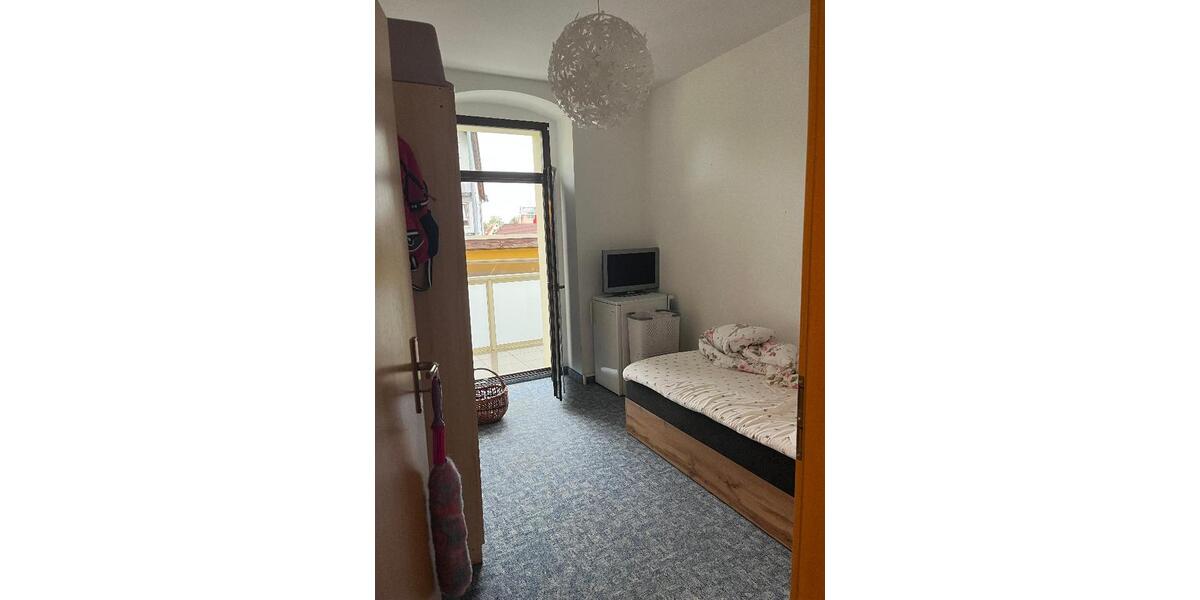 helle 2 Raumwohnung mit Balkon, Einbauküche und Garage zentral in Brand-Erbisdorf zimmer