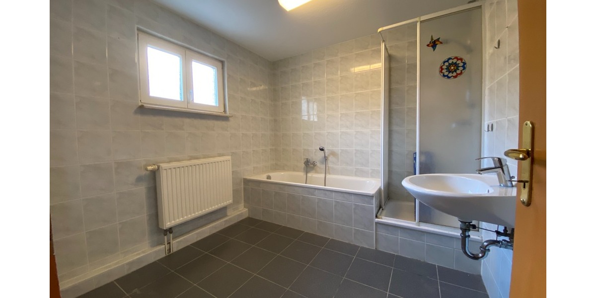 Mehrfamilienhaus mit 3 +1 Wohnungen und großem Grundstück - Mehrfamilienhaus, Wohnhaus Frankenberg | Angebot:26287479