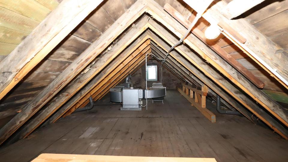 Gewerbeobjekt in Chemnitz – Borna-Heinersdorf - Mehrfamilienhaus - Gaststätte zimmer