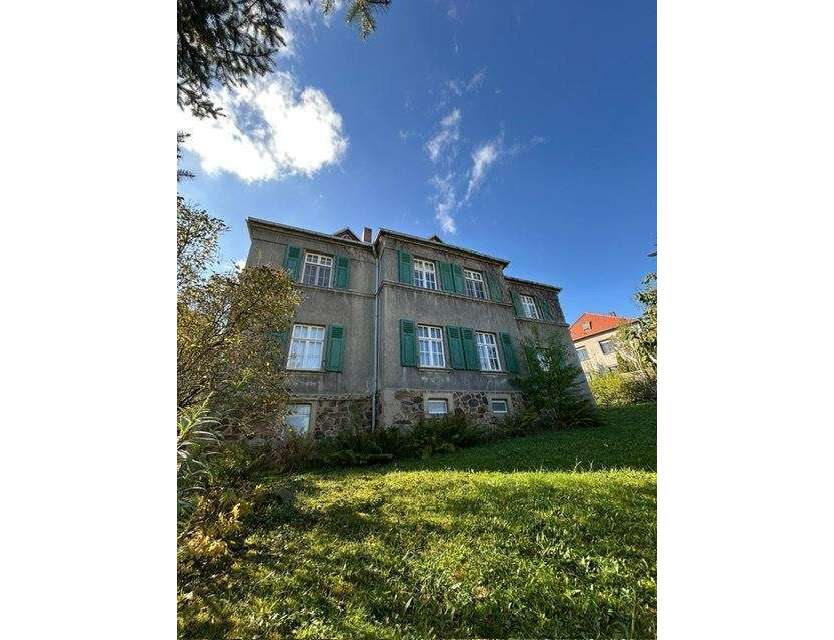 Haus zum Kaufen in Lunzenau 193.000 € 291 m²