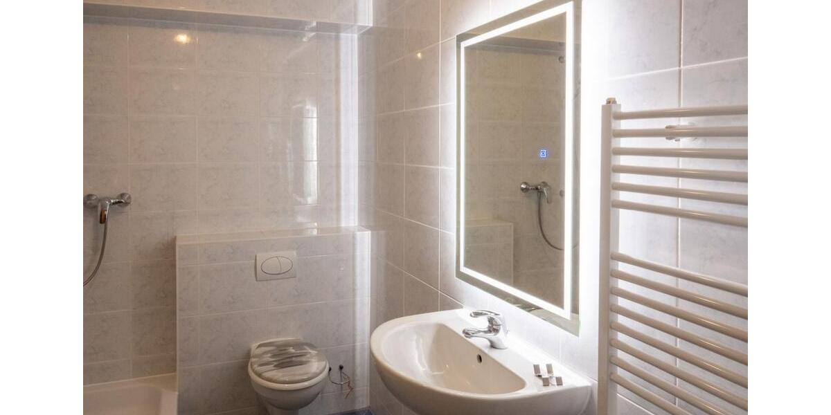 Beschaulisches Reihenhaus mit sonniger Terrasse und neuer Einbauküche zur Miete in Chemnitz-Grüna 4 zimmer