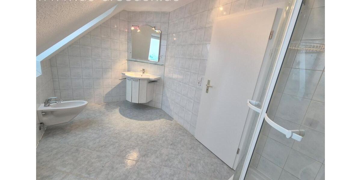 Dachgeschoßwohnung Chemnitz Ebersdorf - 3 Zimmer, 117 m&sup2;, 650&euro; | Angebot:26252642