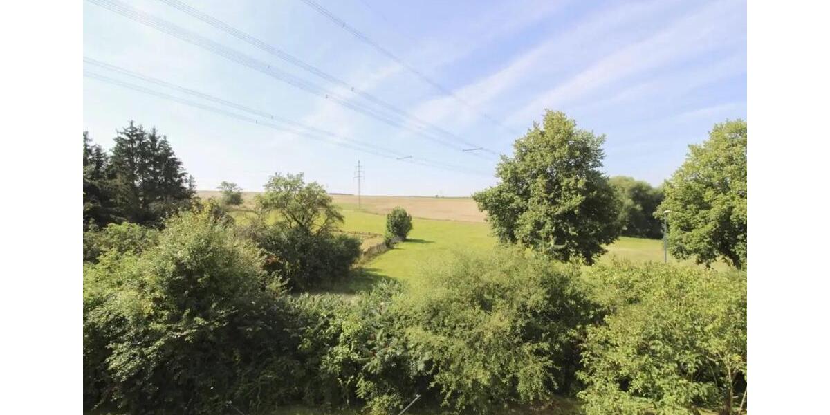 Helle 3-Raum-Wohnung mit Einbauküche und Stellplatz 3 zimmer