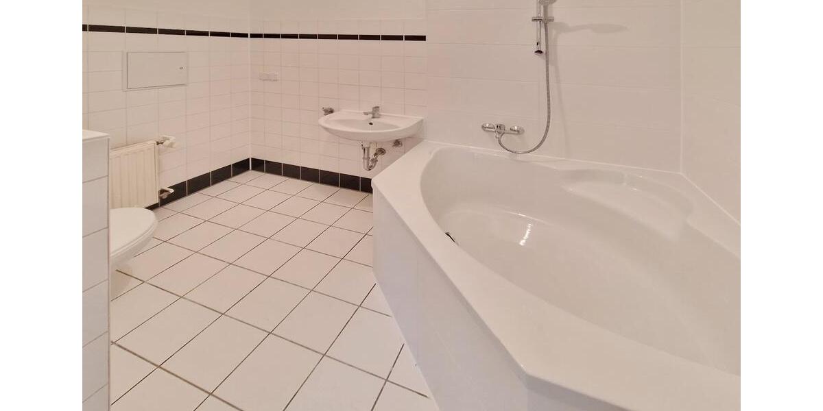 Erdgeschoßwohnung Chemnitz Kapellenberg - 3 Zimmer, 82 m&sup2;, 450&euro; | Angebot:23250792