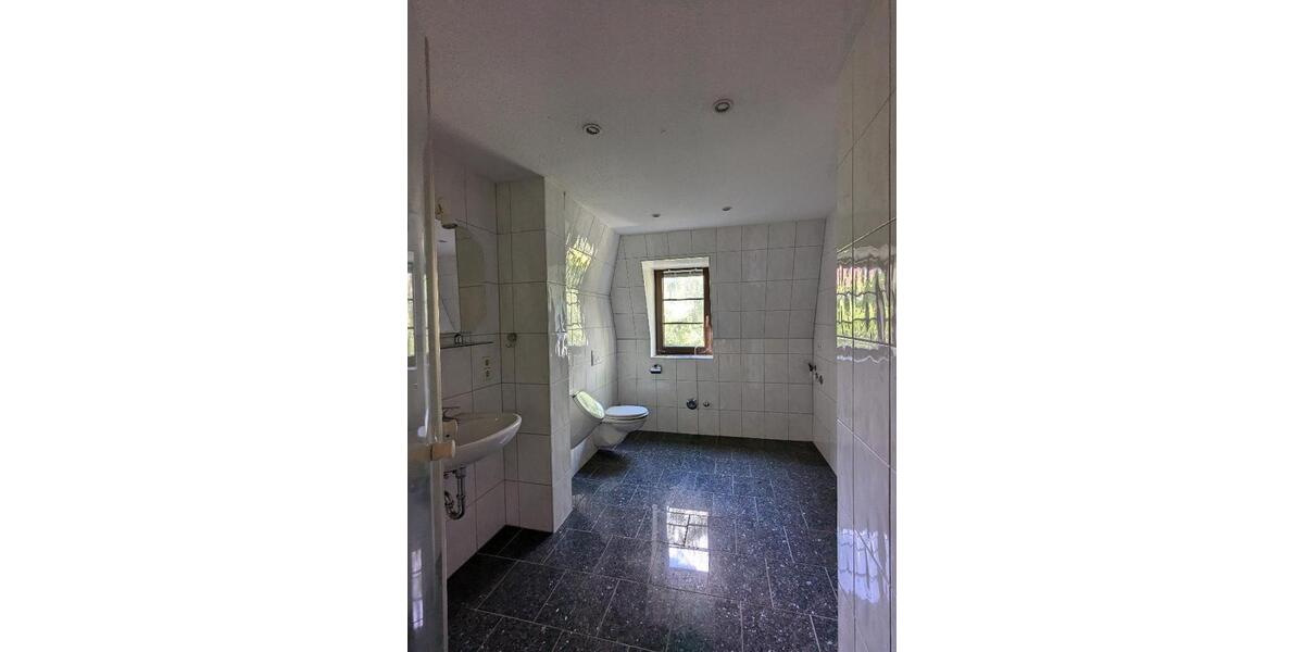 Dachgeschoßwohnung Chemnitz Altendorf - 5 Zimmer, 280 m&sup2;, 1.450&euro; | Angebot:26087623