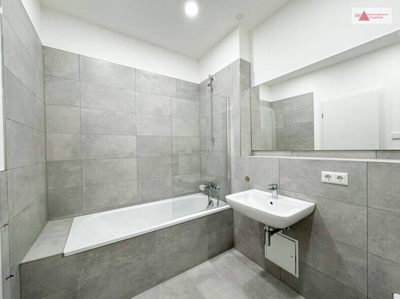 1 MONAT KALTMIETFREI! Komfortwohnung - 3,5-Raum mit Balkon und Fußbodenheizung neu saniert 3 zimmer