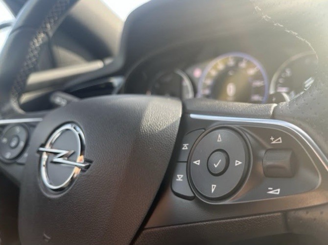 Opel Insignia Sports Tourer 95.500 km 16.499 &euro; Burgstädt 09217