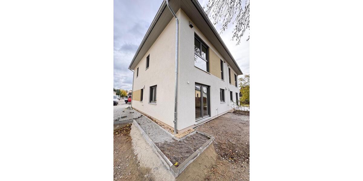 Neubau zur Miete: Stilvolle Doppelhaushälfte mit Garten 4 zimmer