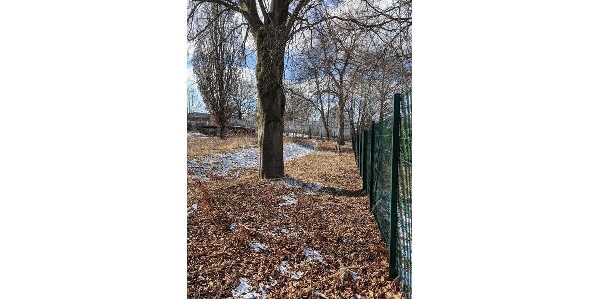 Umzäunte, unbebaute Freifläche in Chemnitz-Siegmar – ideal als Stell- oder Lagerplatz zimmer