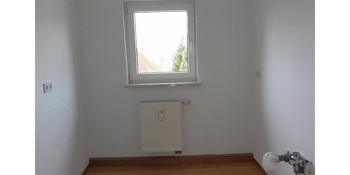 Dachgeschoßwohnung Mülsen - 2 Zimmer, 43 m&sup2;, 290&euro; | Angebot:23873135