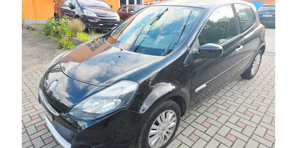 Renault Clio 126.000 km 2.390 € Chemnitz 09114