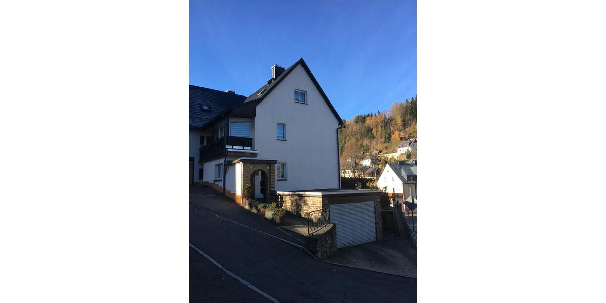 Vermiete Dachgeschosswohnung, 3 Raum Wohnung + Garage 3 zimmer