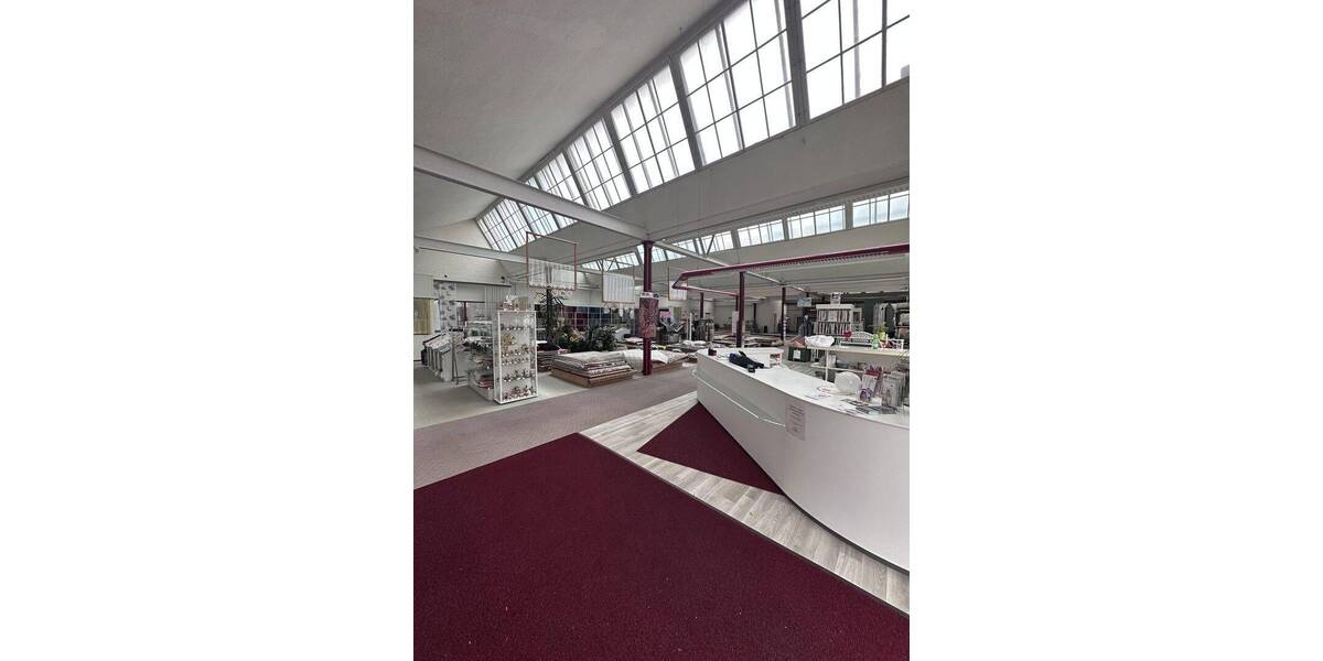 Attraktive Verkaufsfläche oder Gewerbefläche mit 850 m² inkl. Parkplatz zimmer