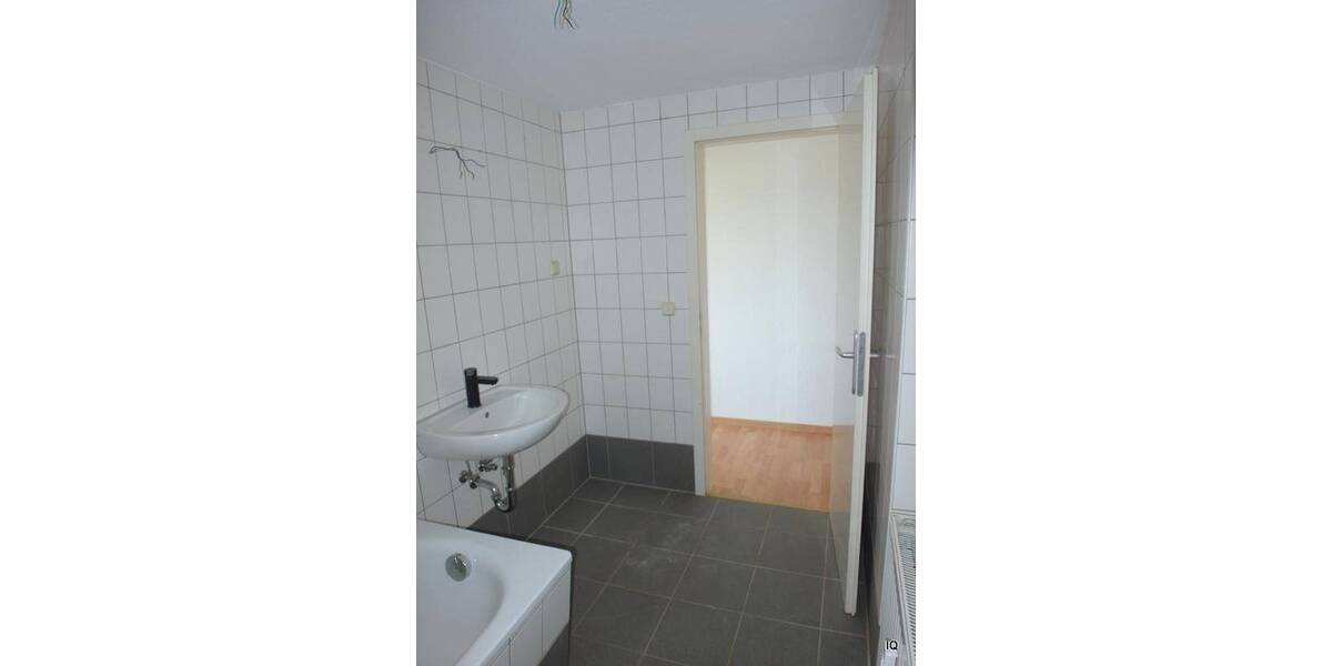Etagenwohnung Limbach-Oberfrohna Oberfrohna - 3 Zimmer, 72 m&sup2;, 360&euro; | Angebot:26276279