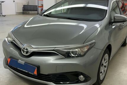 Toyota Auris 99.980 km 12.490 &euro; Limbach-Oberfrohna 09212