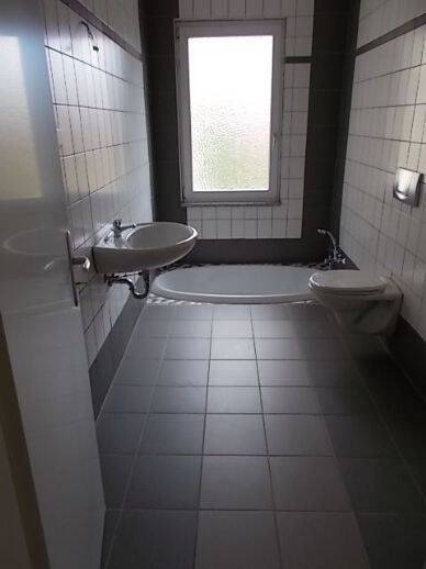 Gewerbeobjekt Limbach-Oberfrohna Oberfrohna - 3 Zimmer, 100 m&sup2;, 200&euro; | Angebot:26826163