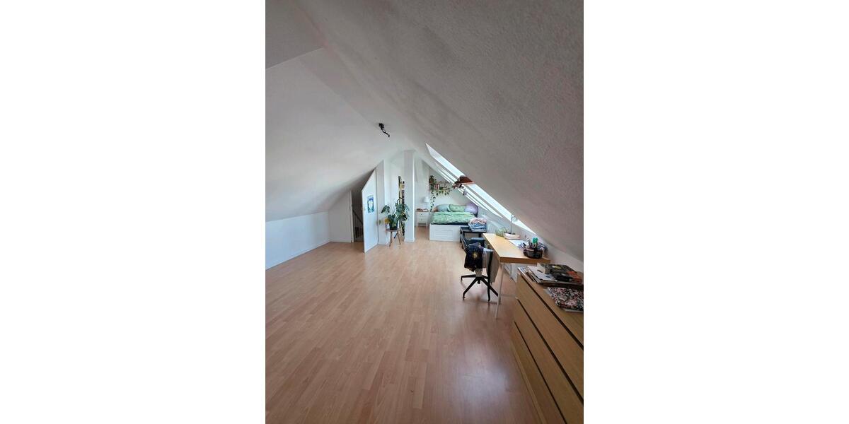 Dachgeschoßwohnung Chemnitz Altendorf - 3 Zimmer, 80 m&sup2;, 440&euro; | Angebot:25853174