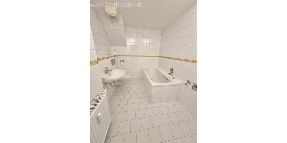 Dachgeschoßwohnung Chemnitz Ebersdorf - 3 Zimmer, 117 m&sup2;, 650&euro; | Angebot:26252642