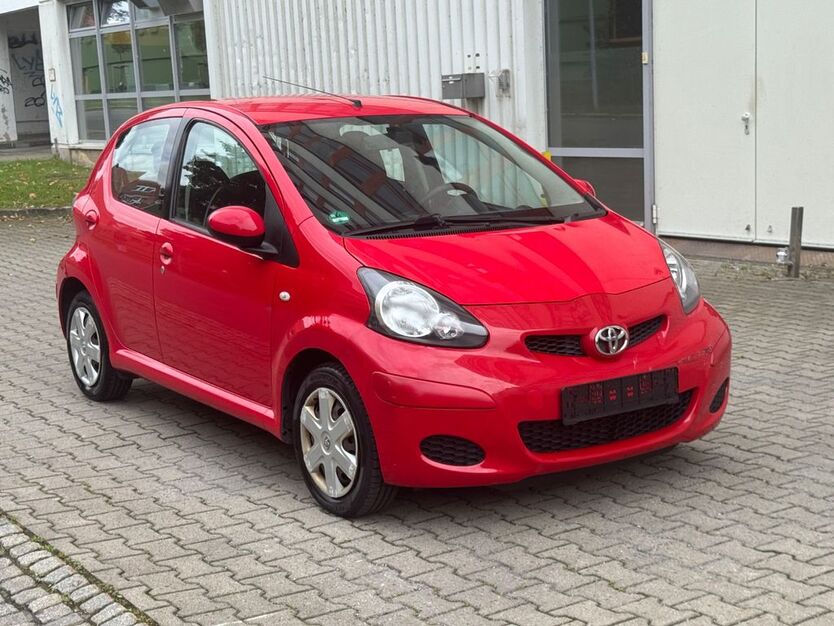 Toyota Aygo (X) 110.000 km 2.499 € Chemnitz 09120