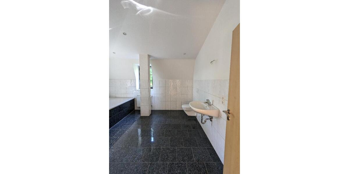 Dachgeschoßwohnung Chemnitz Altendorf - 5 Zimmer, 280 m&sup2;, 1.450&euro; | Angebot:26087623