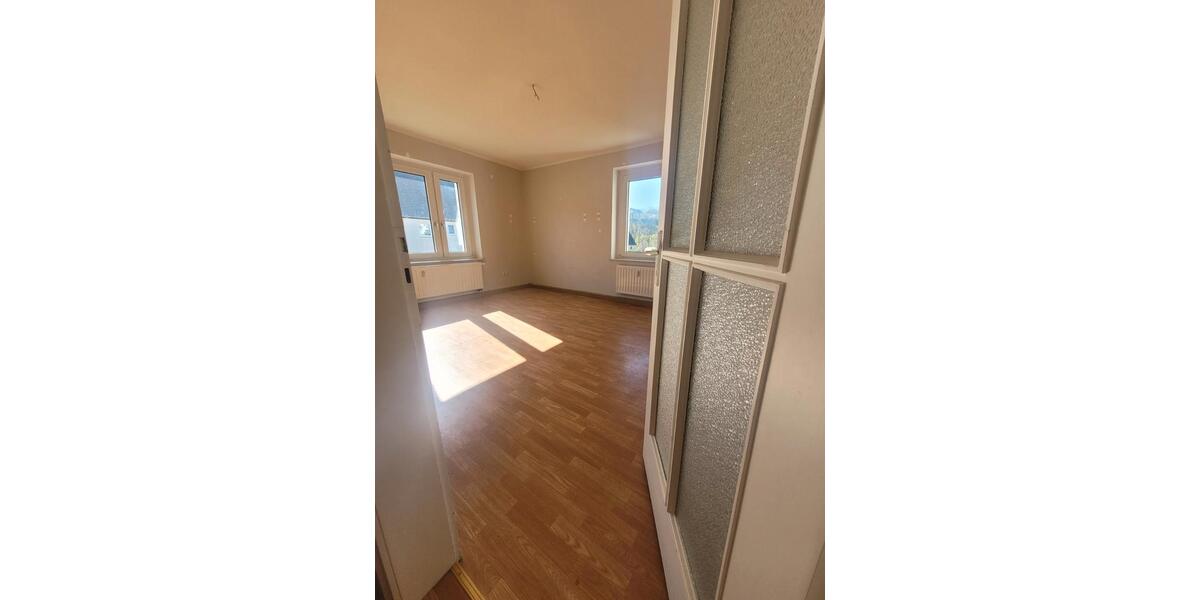 Etagenwohnung Zschopau - 3 Zimmer, 65 m&sup2;, 422&euro; | Angebot:26262080