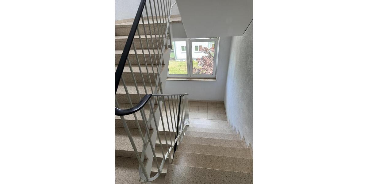 Schöne, helle 3-Raum-Wohnung mit zwei Balkonen und Stellplatz! - Etagenwohnung Hainichen | Angebot:27196195