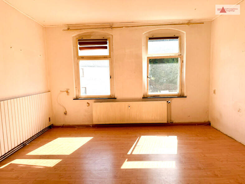 Reihenmittelhaus Zschopau - 9 Zimmer, 210 m&sup2;, 69.000&euro; | Angebot:25688210