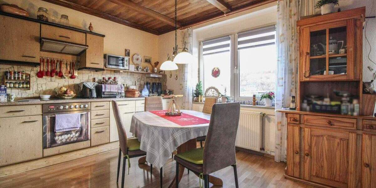 Ab Frühsommer bezugsfreies Reihenmittelhaus mit Garten und 2 Stellplätzen in Borna Heinersdorf 5 zimmer
