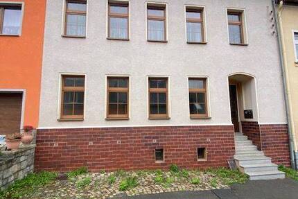 Zweifamilienhaus mit großen Garten, in Lößnitz