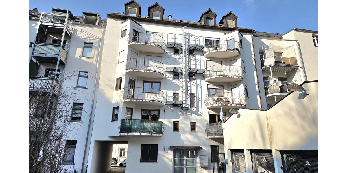 Tolle 2-Zimmer-Wohnung mit Einbauküche, Waschmaschine und Aufzug! - Dachgeschoßwohnung Chemnitz Lutherviertel | Angebot:26096660