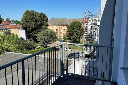 Sofort bezugsfähige 2-Zi Wohnung mit großen Balkon fast im Zentrum