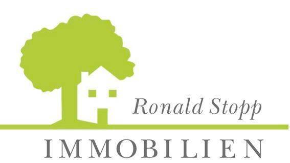 2-Zimmer mit Laminat, Balkon, Stellplatz und Wannenbad in ruhiger Lage!
