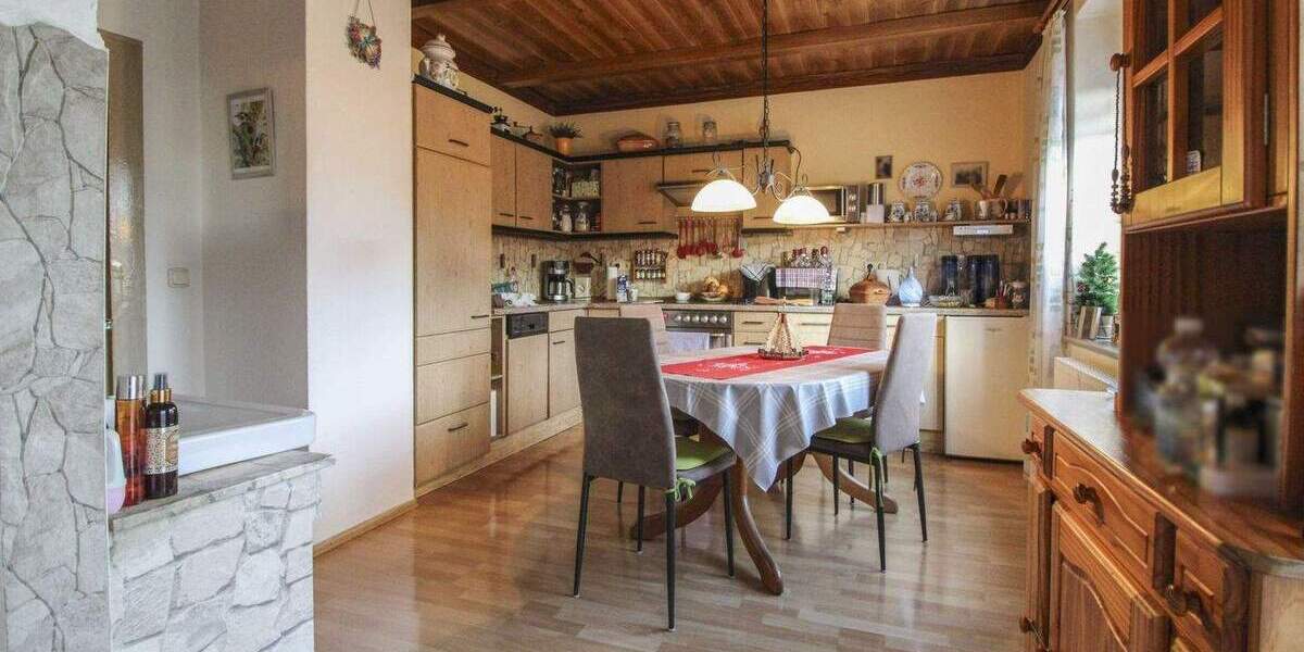 Ab Frühsommer bezugsfreies Reihenmittelhaus mit Garten und 2 Stellplätzen in Borna Heinersdorf 5 zimmer