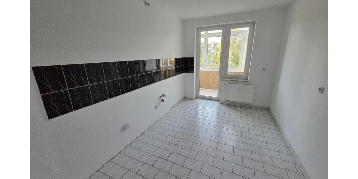 Großzügige 4-Zimmer-Wohnung mit Balkon Loggia! 4 zimmer