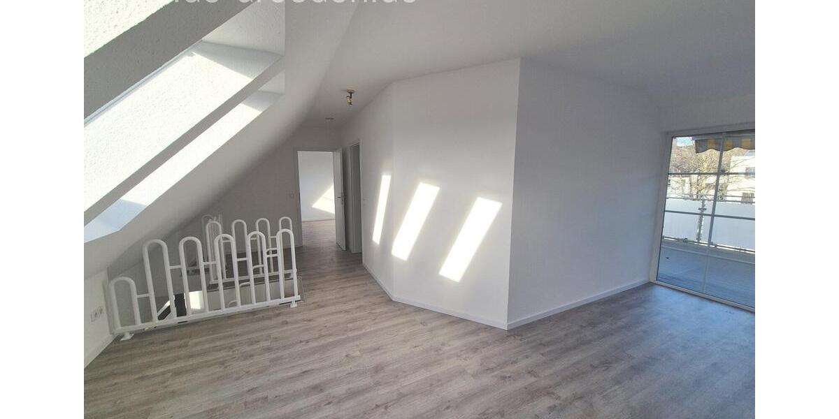 Dachgeschoßwohnung Chemnitz Ebersdorf - 3 Zimmer, 117 m&sup2;, 650&euro; | Angebot:26252642