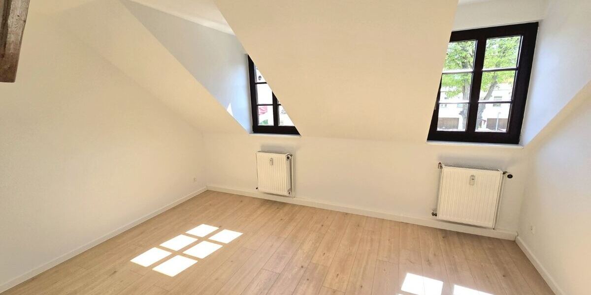 Viel Platz unterm Dach: 5‑Zimmer-Wohnung mit Sichtbalken & Tageslichtbad! - Etagenwohnung Chemnitz Gablenz | Angebot:26674854