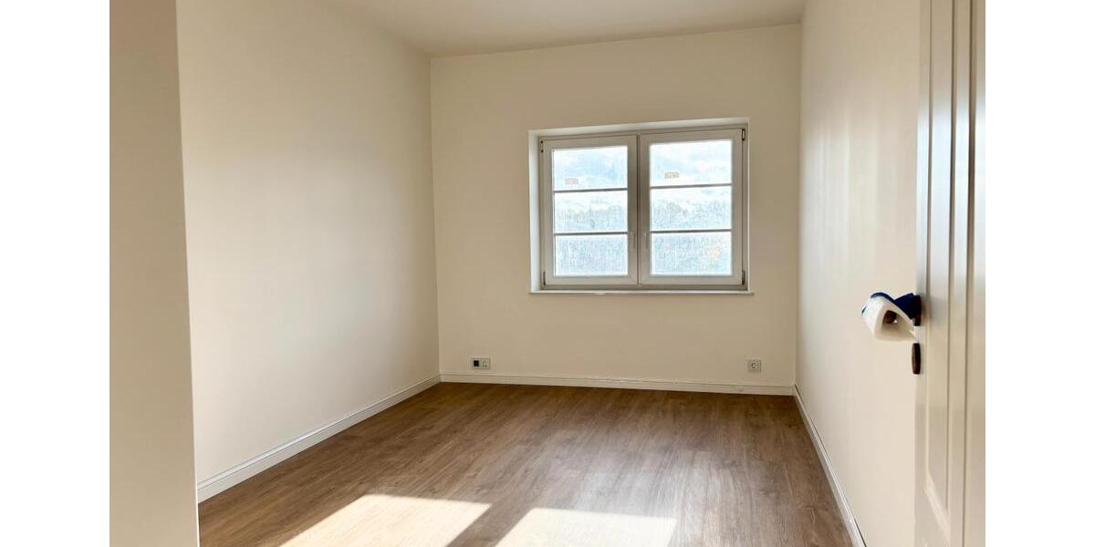Borna * ERSTBEZUG * Balkon * 7 Zimmer Maisonette * 01.12.2025 7 zimmer