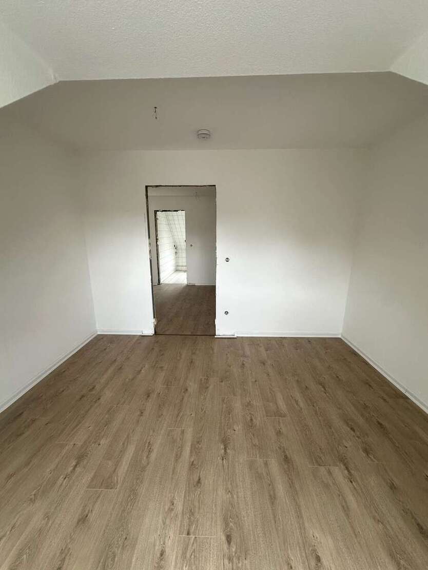 ++Erstbezug nach Sanierung - Ihre neue Dachgeschosswohnung++ 3 zimmer