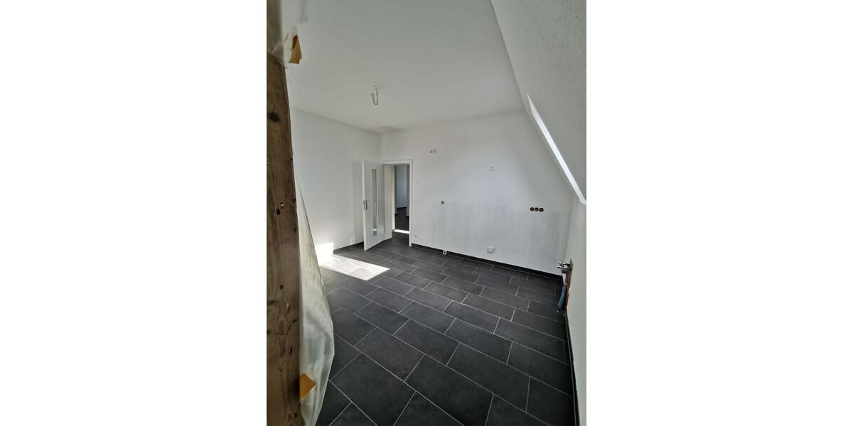 Dachgeschoßwohnung Burgstädt - 4 Zimmer, 130 m&sup2;, 950&euro; | Angebot:26150206