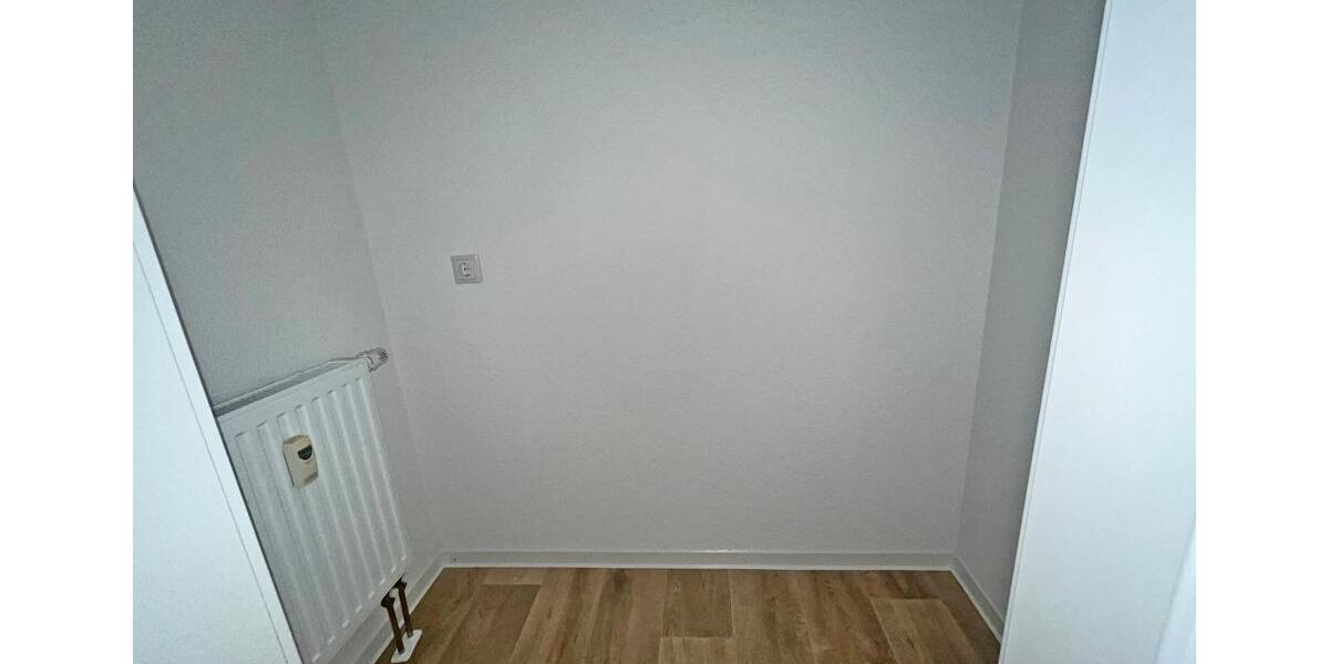 Dachgeschoßwohnung Chemnitz Kapellenberg - 2 Zimmer, 57 m&sup2;, 300&euro; | Angebot:25648405