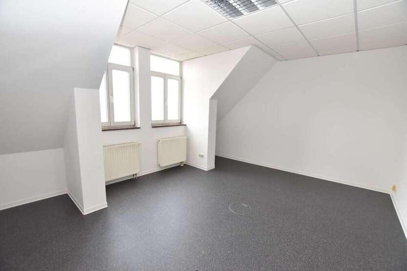 Büro in Chemnitz 2.775 € 551 m²