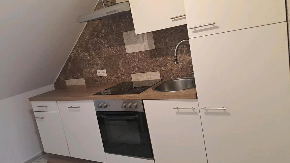 Dachgeschoßwohnung Chemnitz Helbersdorf - 4 Zimmer, 90 m&sup2;, 585&euro; | Angebot:26203372