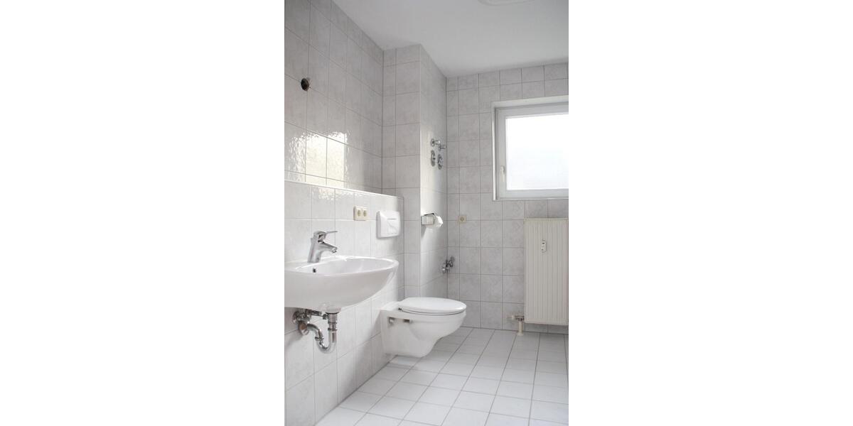 Dachgeschoßwohnung Chemnitz Adelsberg - 2 Zimmer, 70 m&sup2;, 440&euro; | Angebot:26167137
