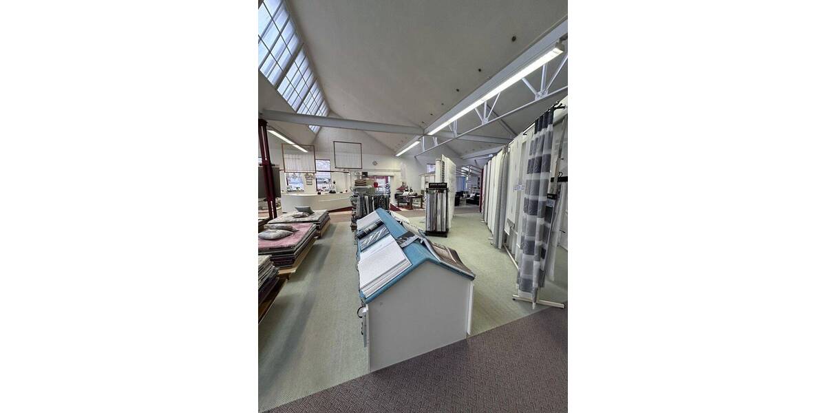 Attraktive Verkaufsfläche oder Gewerbefläche mit 850 m² inkl. Parkplatz zimmer