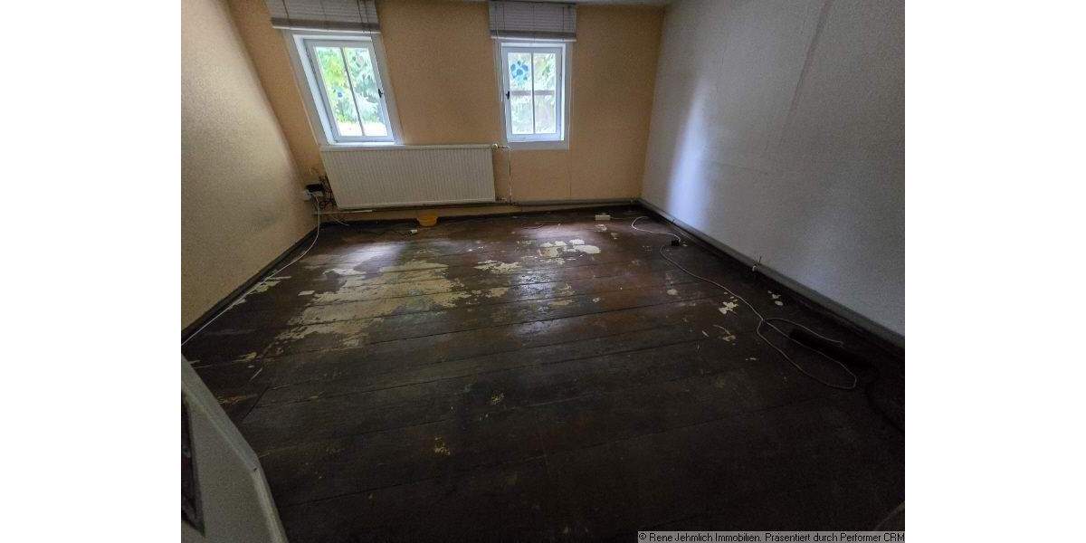 Sanierungsbedürftiges EFH mit 212qm auf 1.770qm Grundstück mit Pool & Doppelgarage + Gartenhaus 5 zimmer