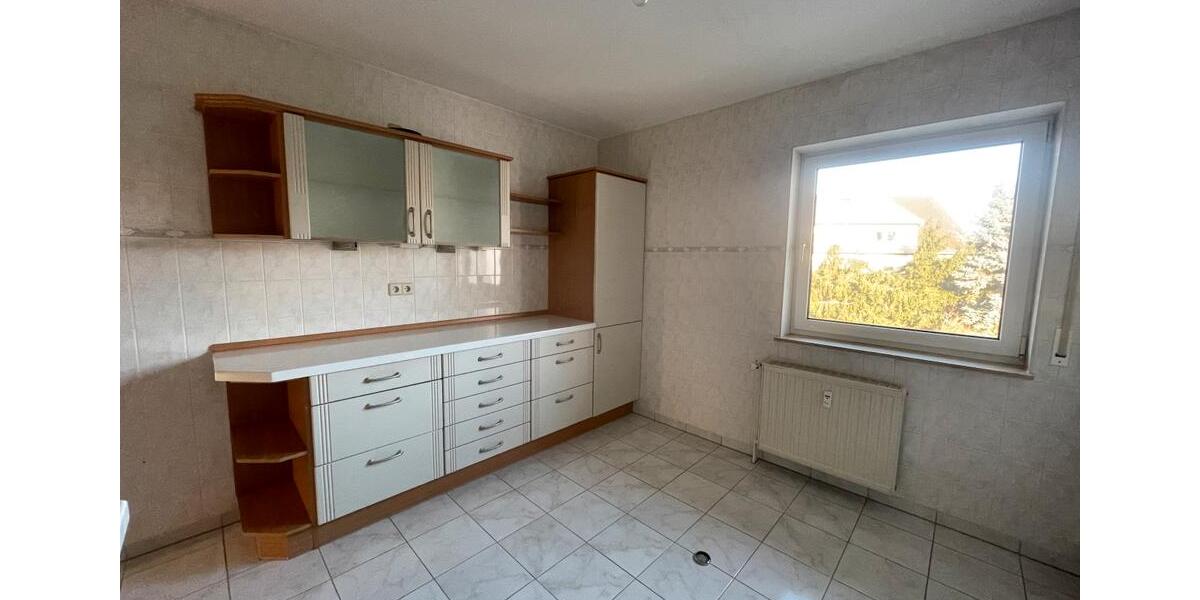 Helle 3-Raum-Wohnung mit Einbauküche und Stellplatz 3 zimmer