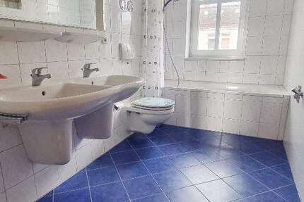 Wohnung zum Mieten in Zwickau 280 € 51.24 m² 2 zimmer