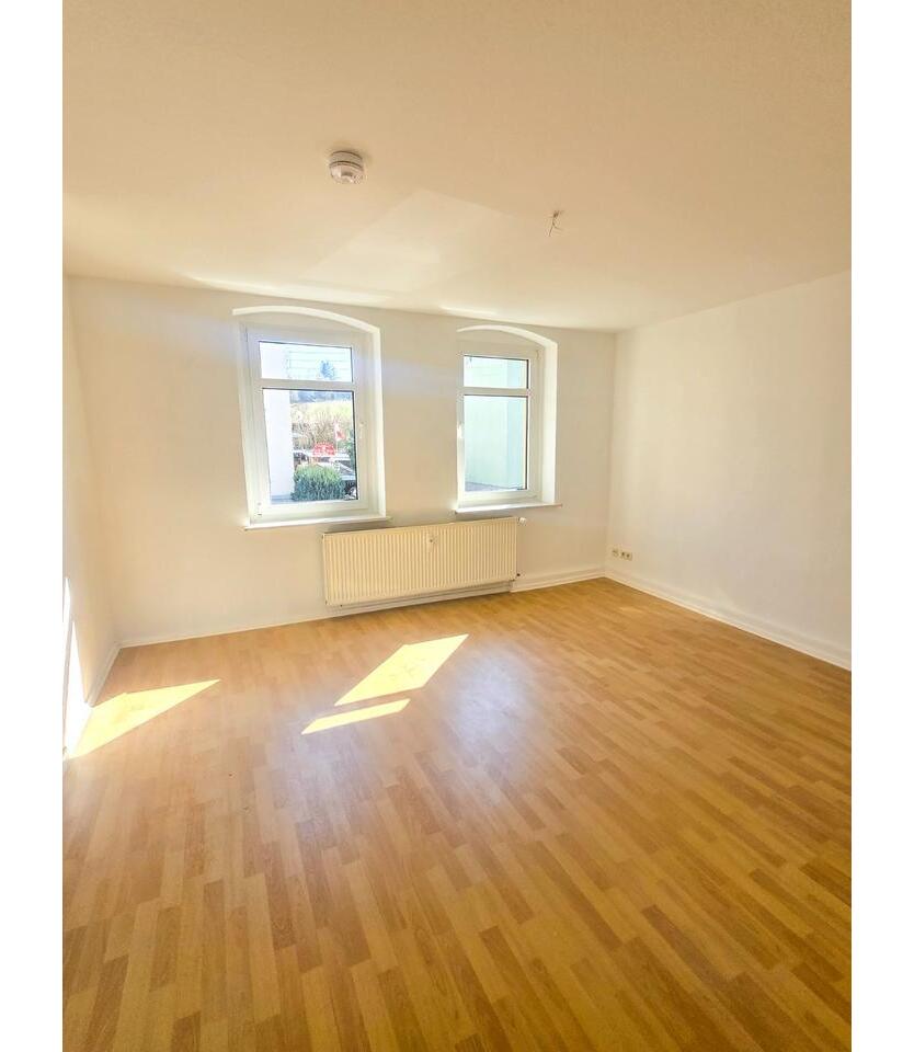 Geräumige 4- Zimmerwohnung mit Garten und Stellplatz
