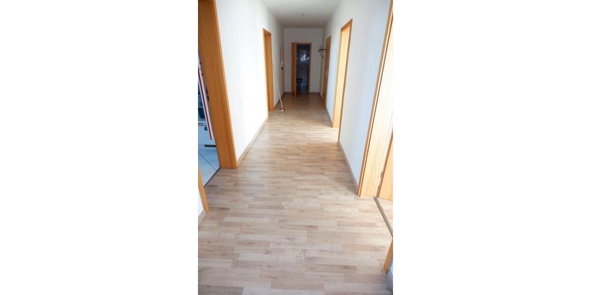 Dachgeschoßwohnung Chemnitz Kapellenberg - 4 Zimmer, 100 m&sup2;, 79.000&euro; | Angebot:27029015